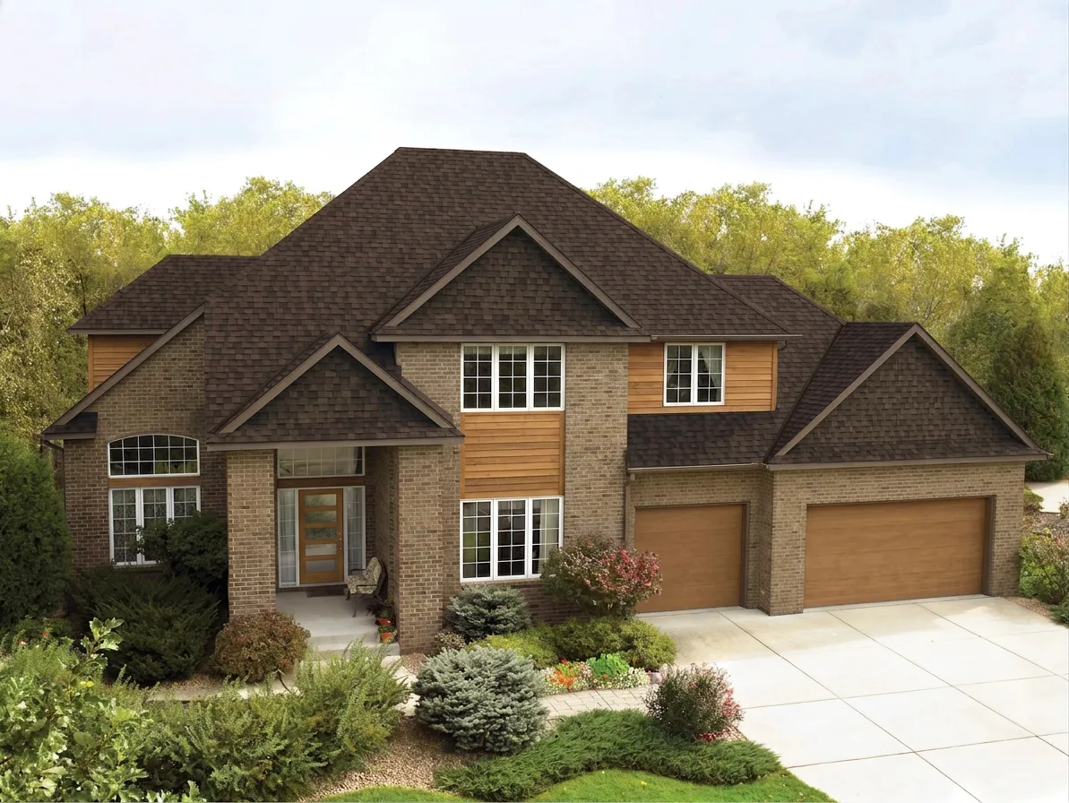 Ranch home with Brown roof -- IKO Cambridge Dual Brown (right-34)