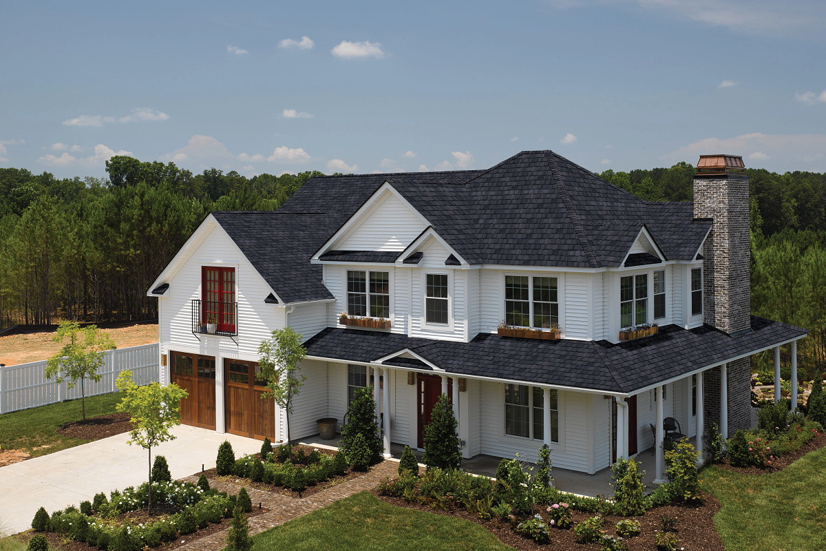 Florida home with Grand Manor Black Pearl roof