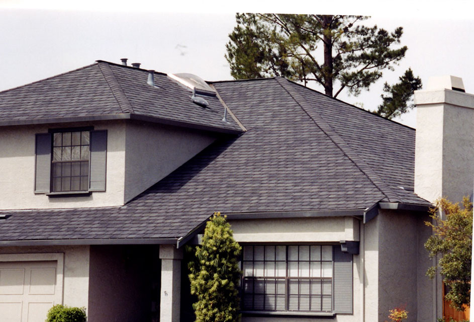 Florida home with Grand Manor Black Pearl roof