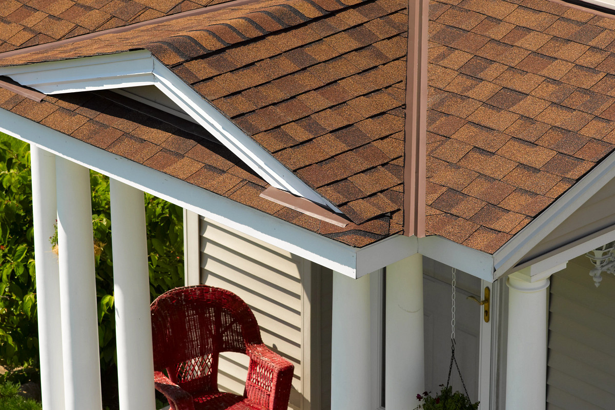 Florida home with Landmark Burnt Sienna roof