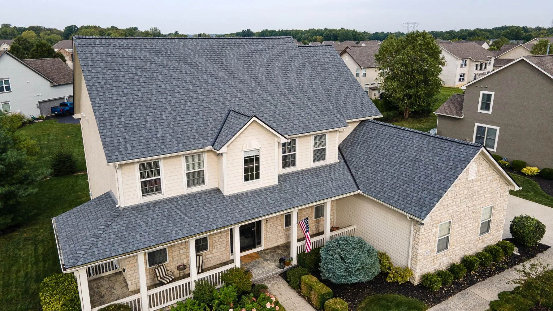Florida home with Landmark Pewter roof