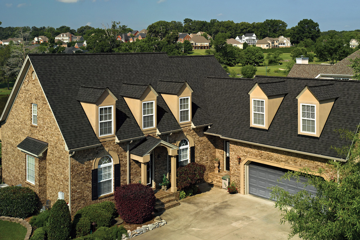 Florida home with Landmark Pro Max Def Black Walnut roof