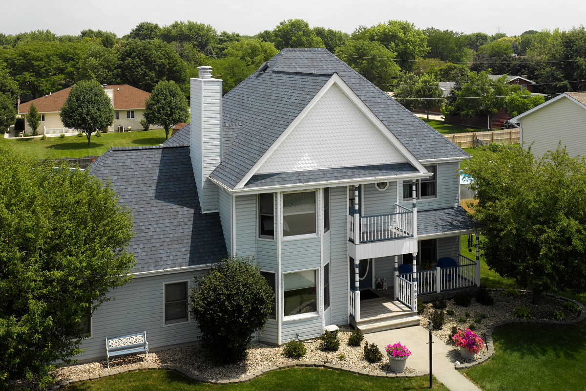 Florida home with Landmark Pro Max Def Coastal Blue roof