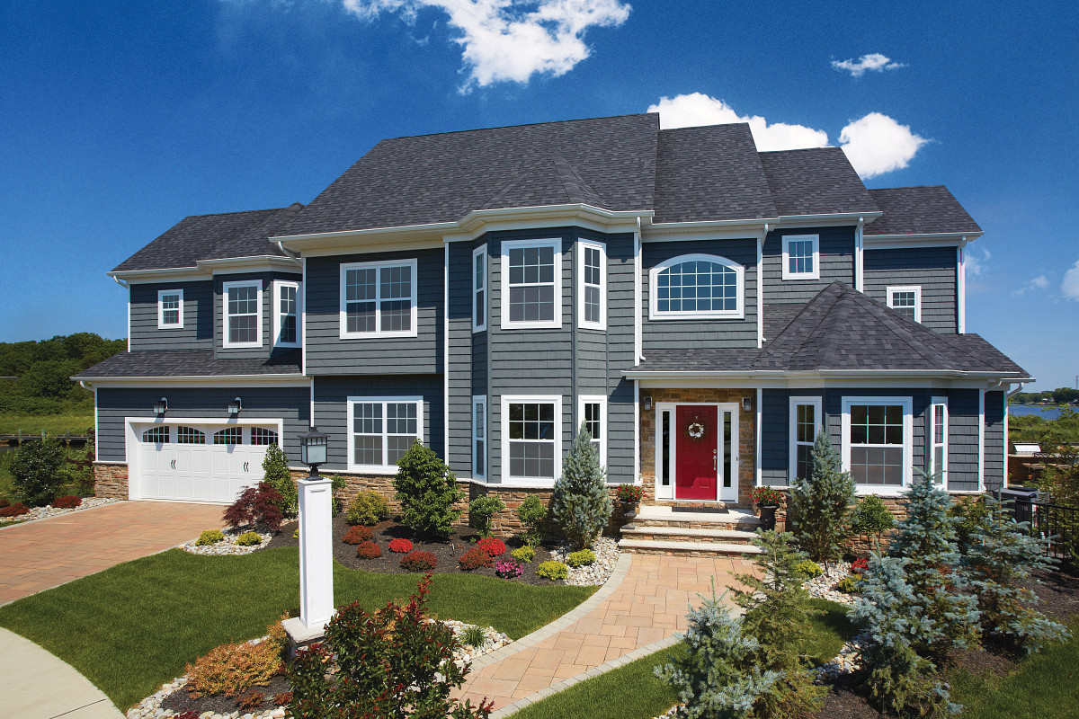 Florida home with Landmark Pro Max Def Pewter roof