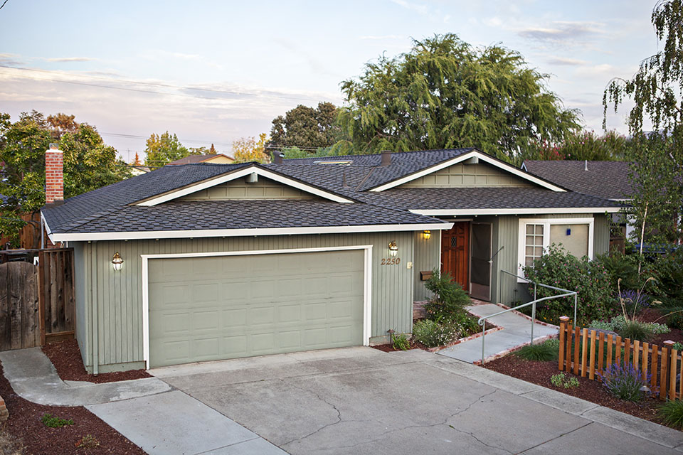 Florida home with Presidential Shake Shadow Gray roof