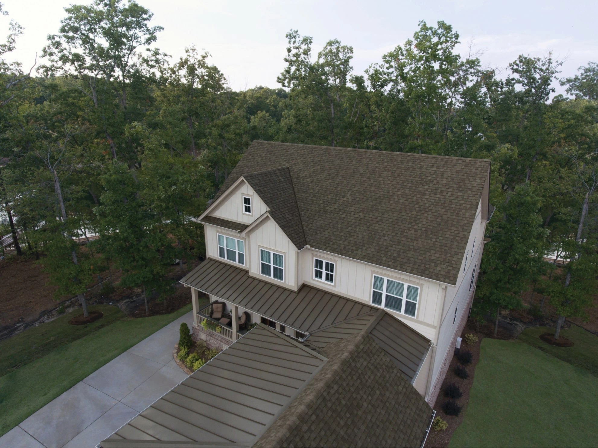 Florida home with Cambridge Weatherwood roof