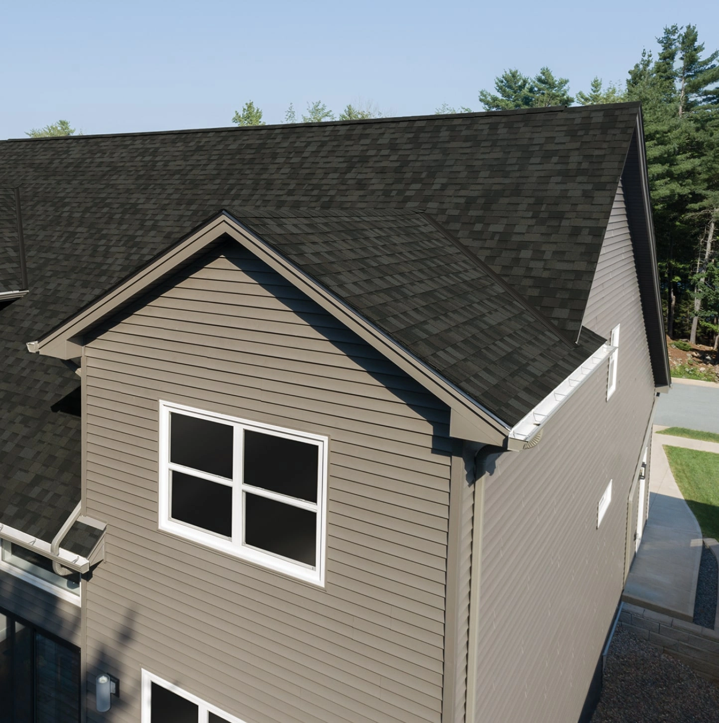 Florida home with Dynasty Glacier roof