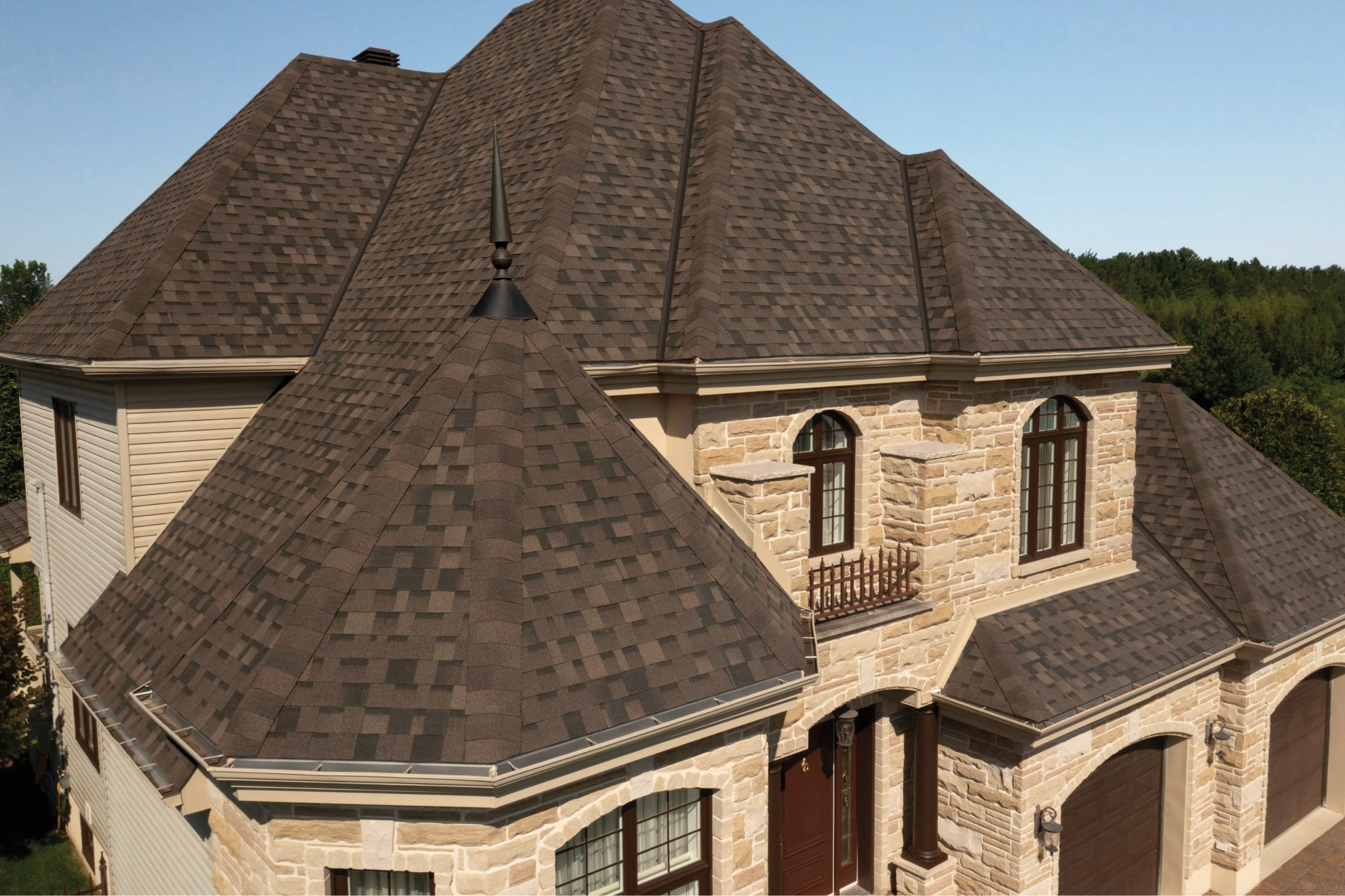 Florida home with Dynasty Shadow Brown roof