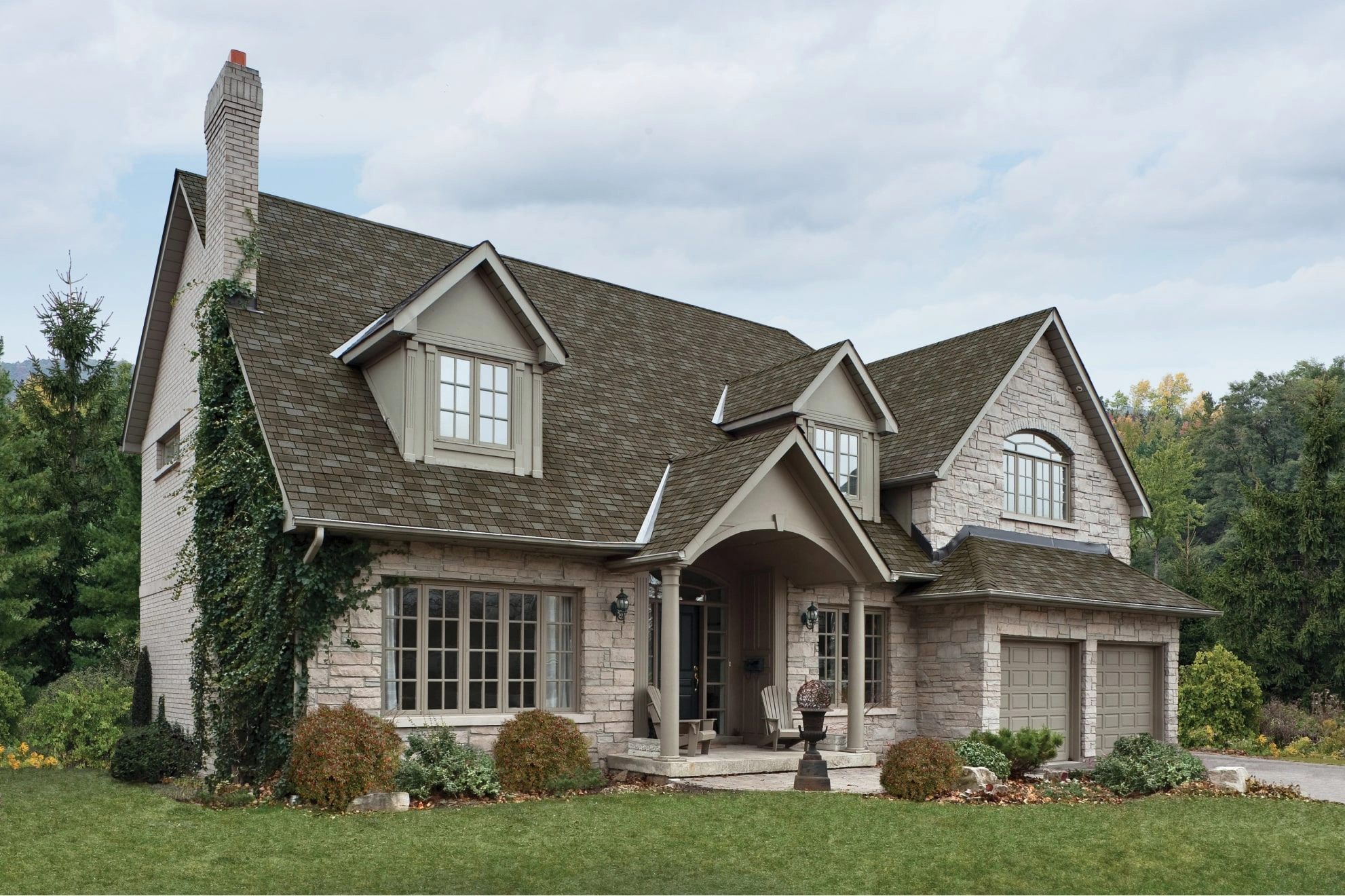 Florida home with Royal Estate Taupe Slate roof