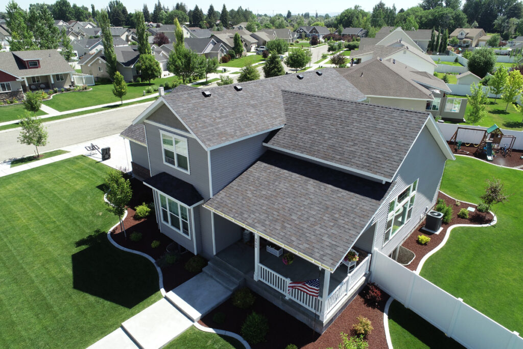 Florida home with Legacy Scotchgard Black Oak roof