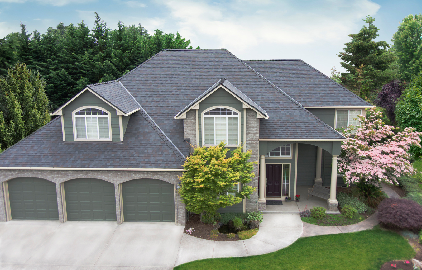 Florida home with Legacy Scotchgard Black Oak roof