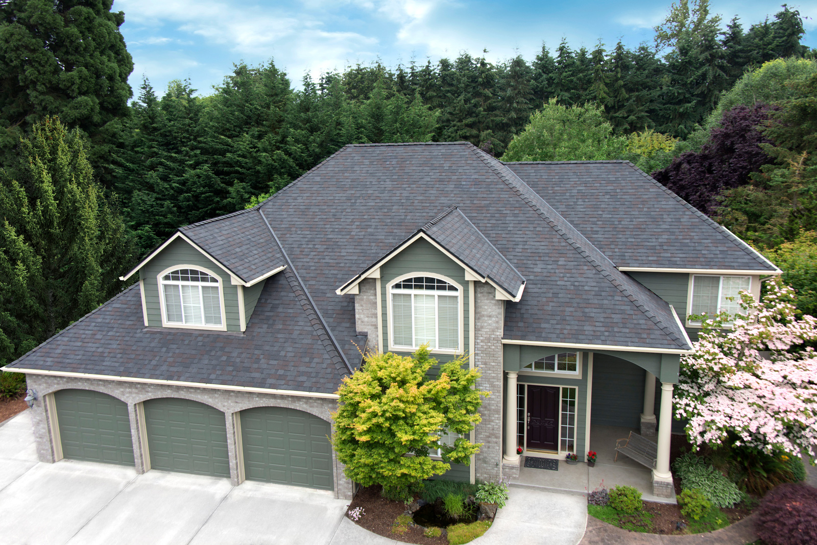 Florida home with Legacy Scotchgard Black Oak roof