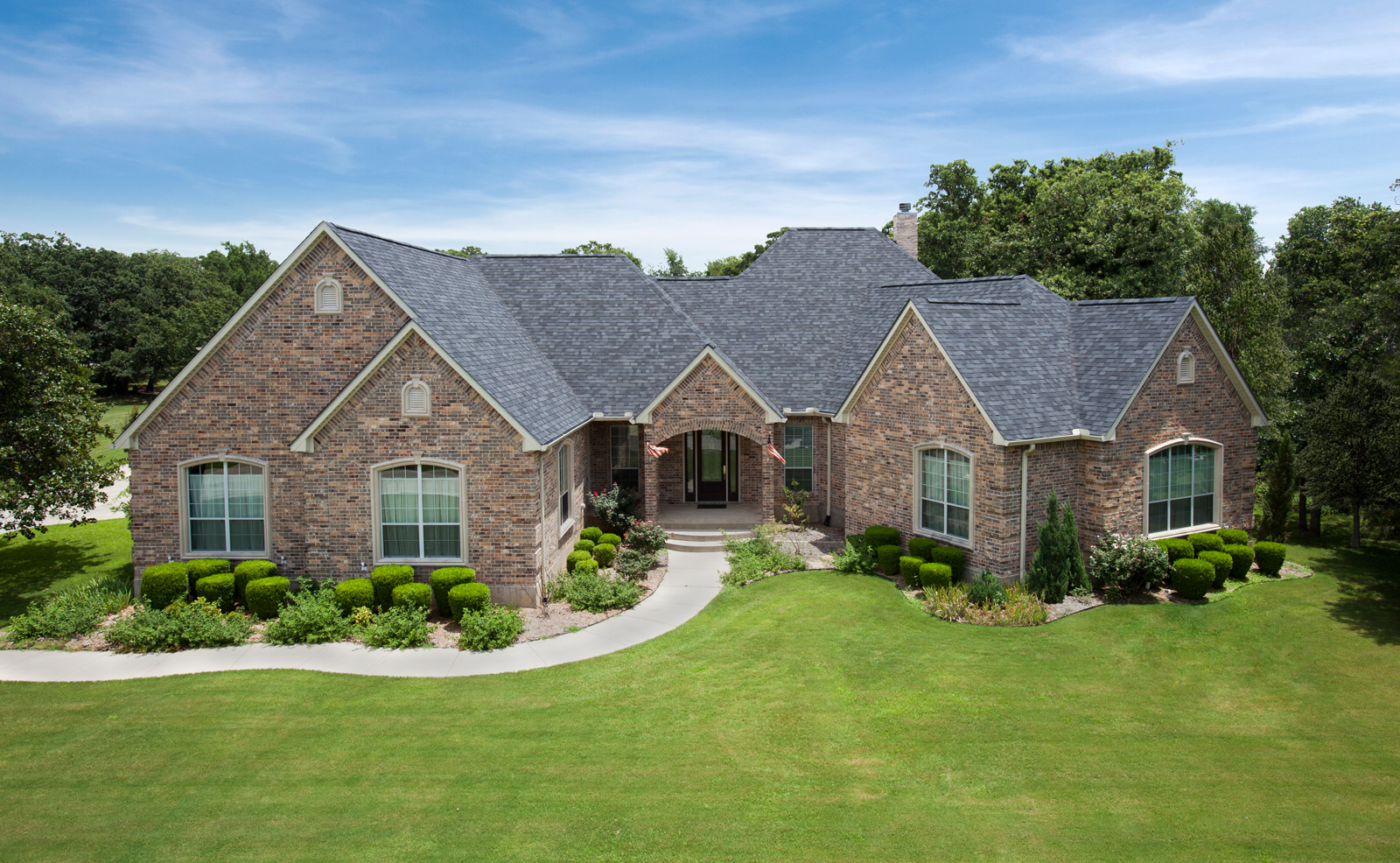 Florida home with Legacy Scotchgard Midnight Black roof