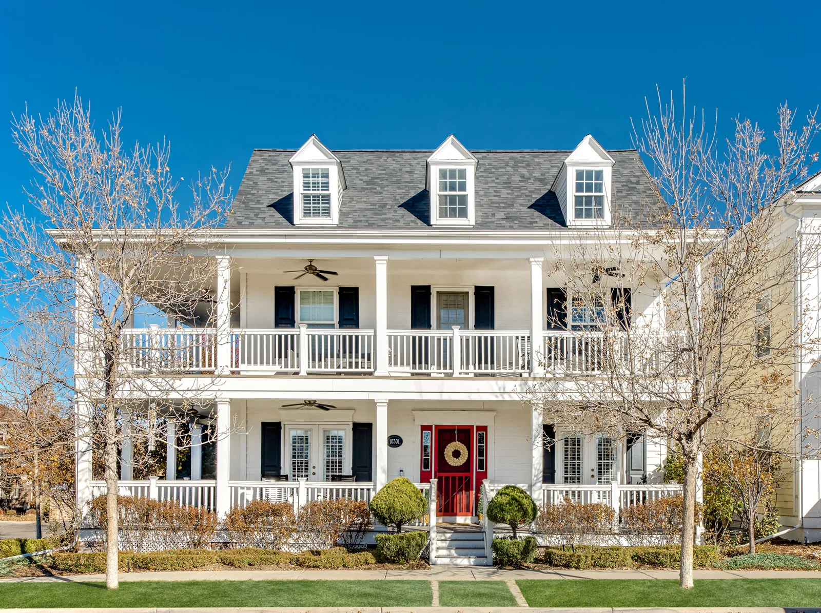 Florida home with Legacy Scotchgard Midnight Black roof