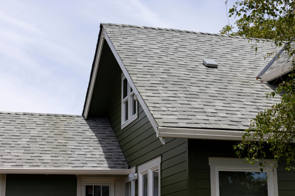 Florida home with Legacy Scotchgard Silverwood roof