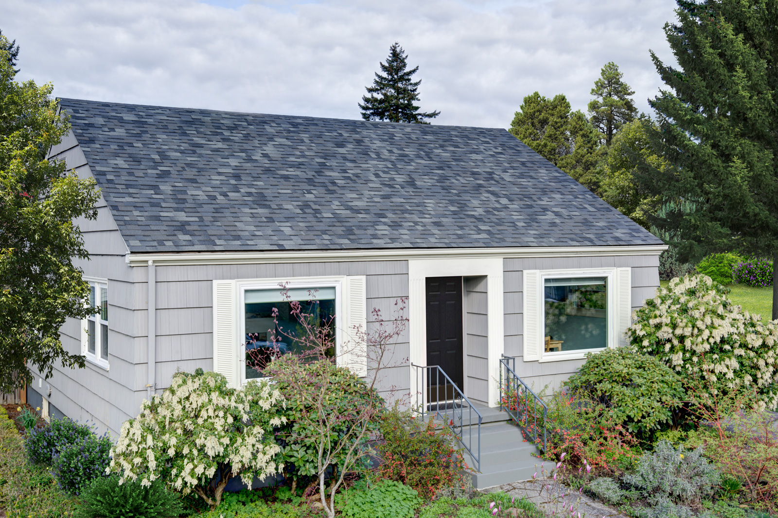 Florida home with Legacy Scotchgard Storm Grey roof