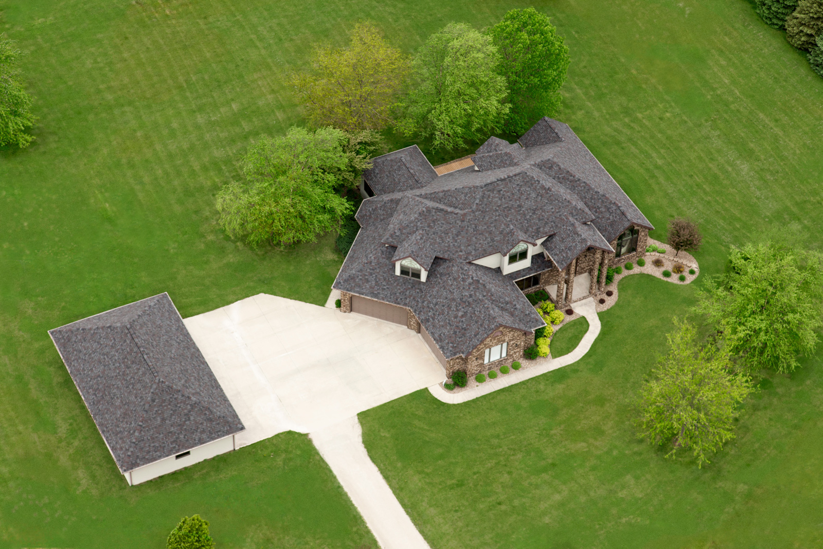 Florida home with Vista AR Black Oak roof