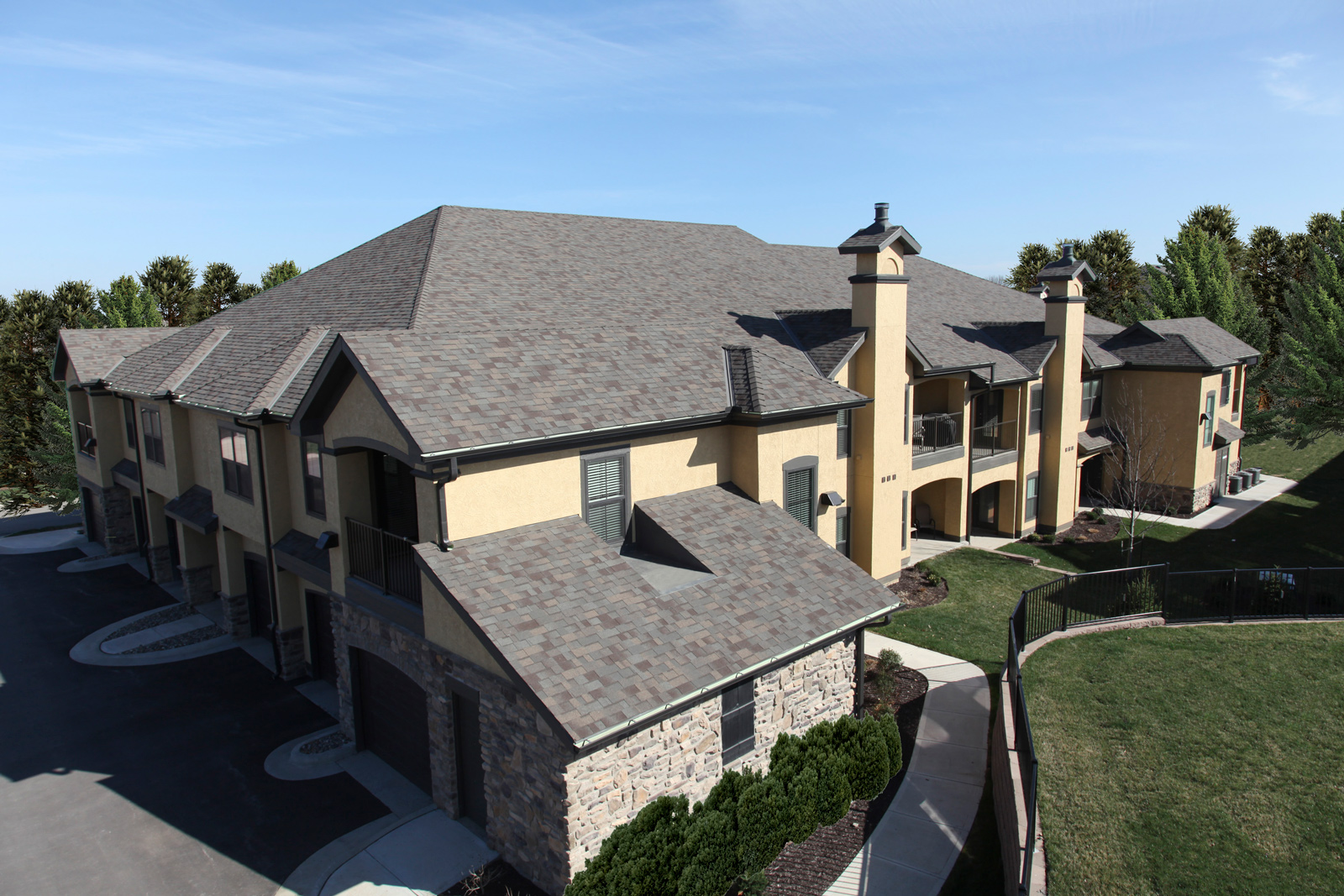 Florida home with Vista AR Natural Wood roof