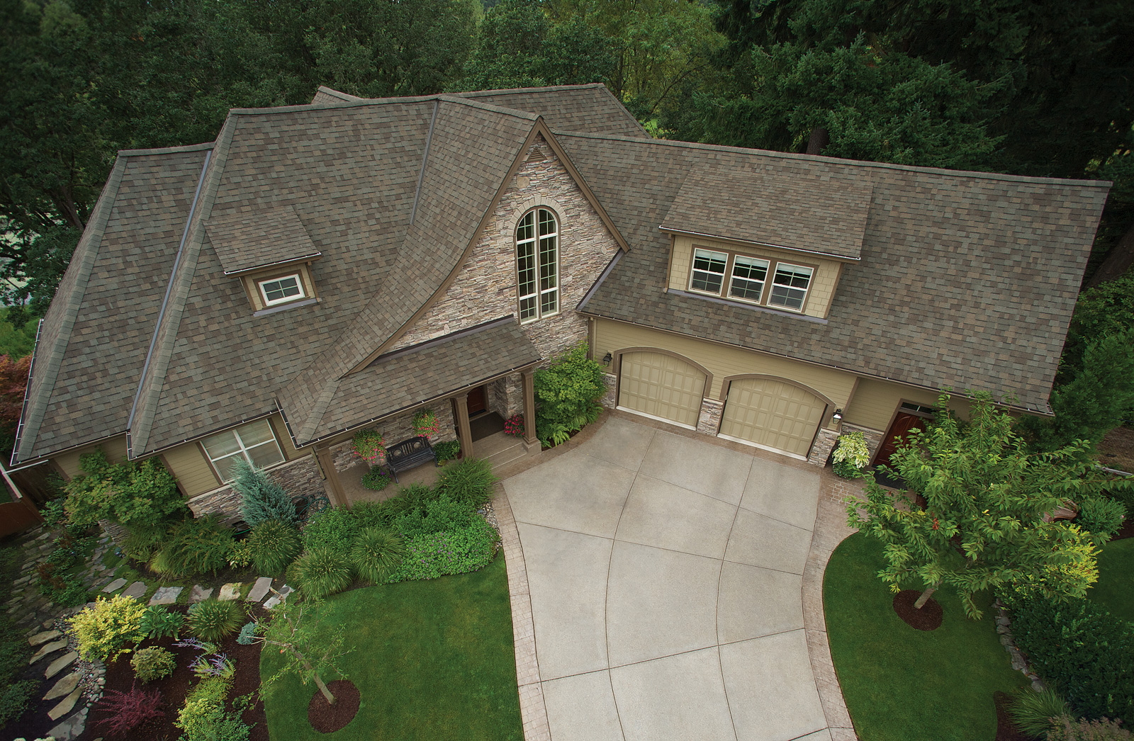 Florida home with Vista AR Natural Wood roof