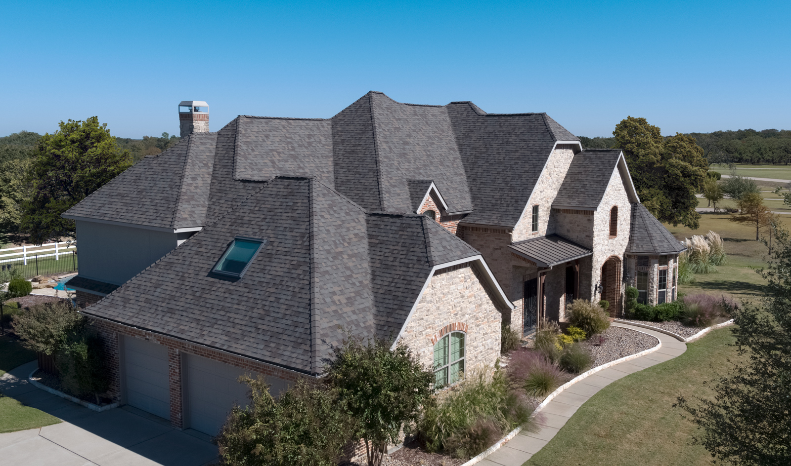 Florida home with Vista AR Natural Wood roof