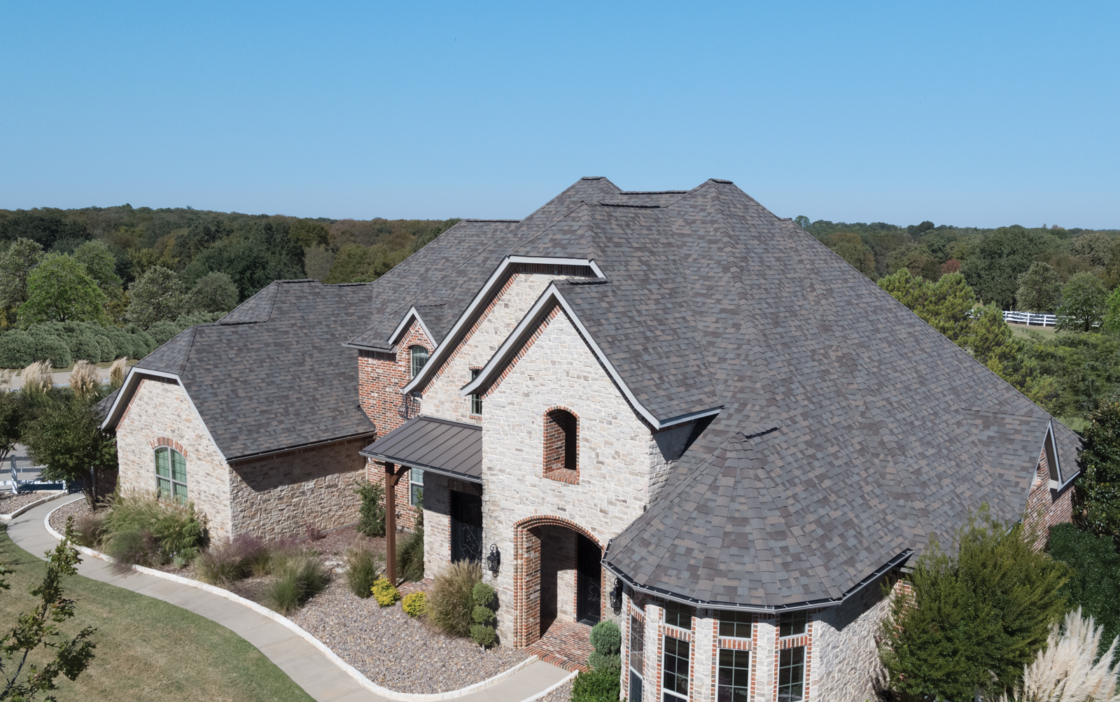 Florida home with Vista AR Natural Wood roof