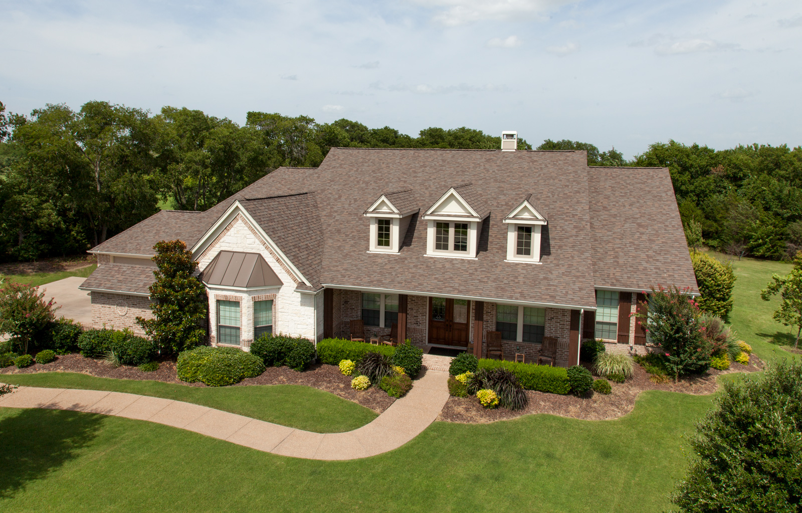 Florida home with Vista AR Natural Wood roof