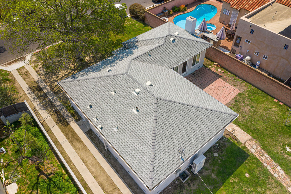 Florida home with Vista AR Silverwood roof