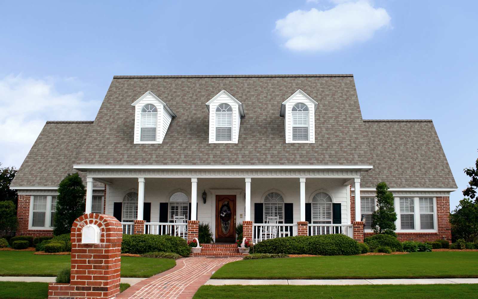 Florida home with Duration Driftwood roof