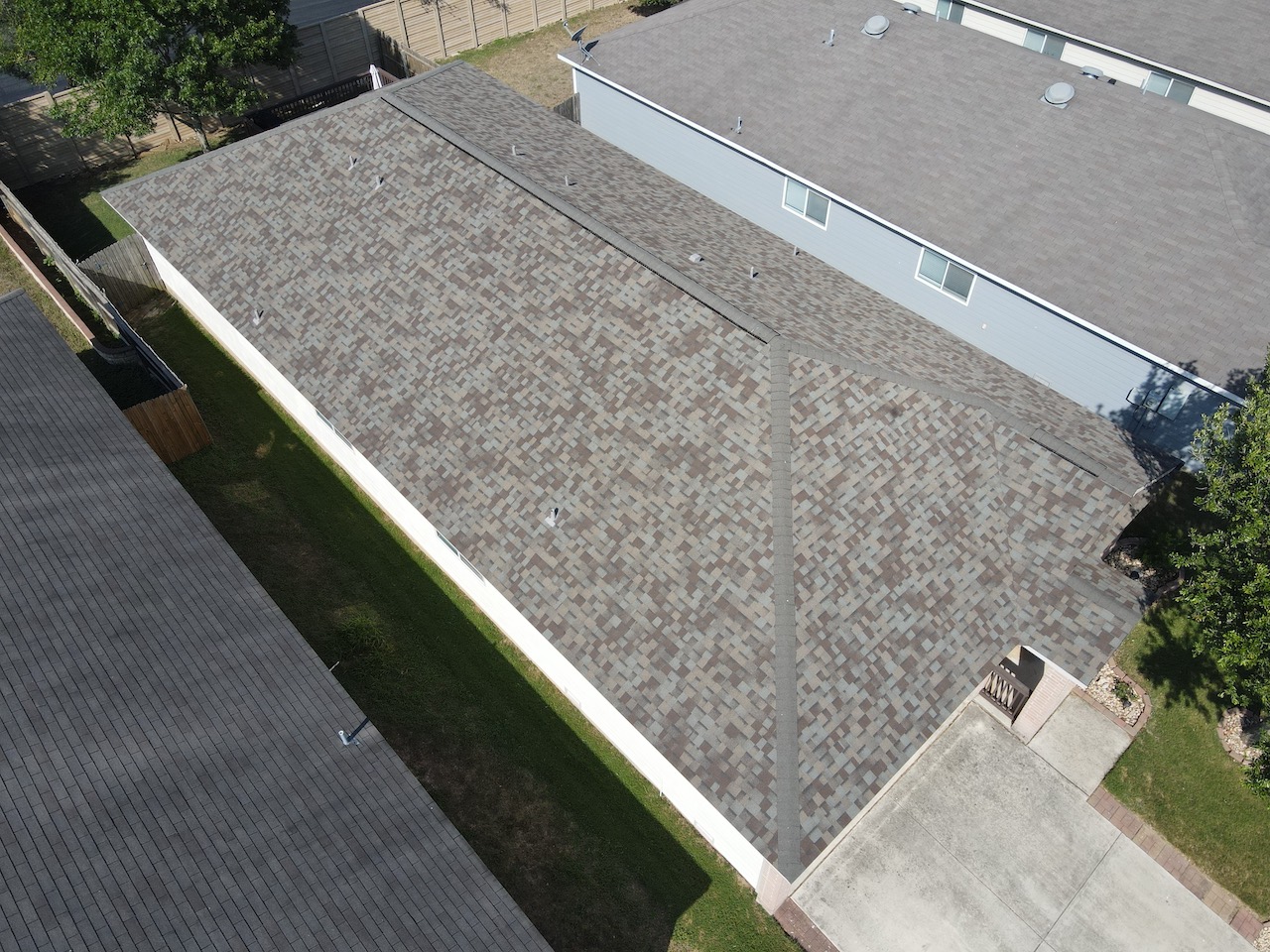 Florida home with Duration Driftwood roof