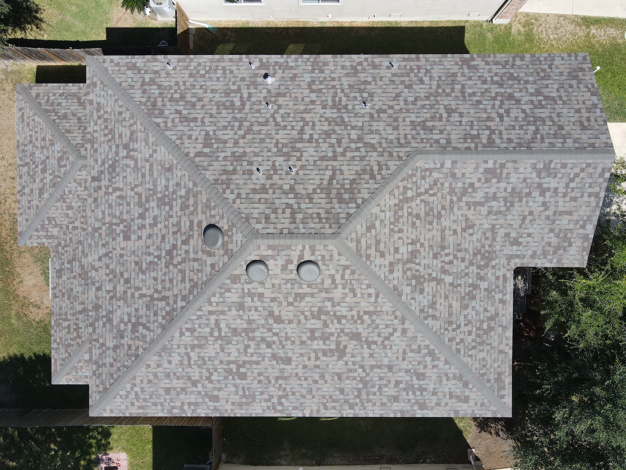 Florida home with Duration Driftwood roof
