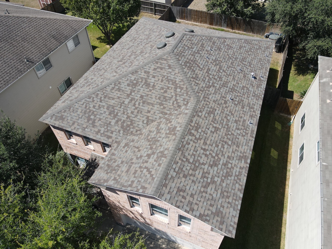 Florida home with Duration Driftwood roof