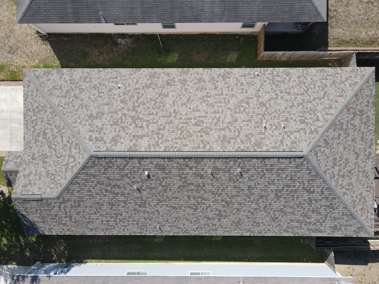 Florida home with Duration Driftwood roof