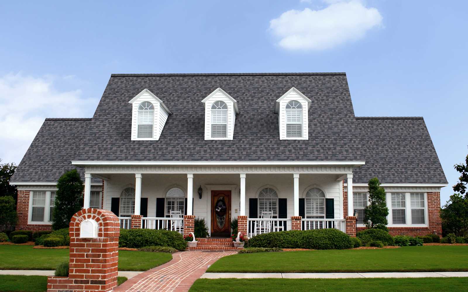 Florida home with Duration Midnight Plum roof