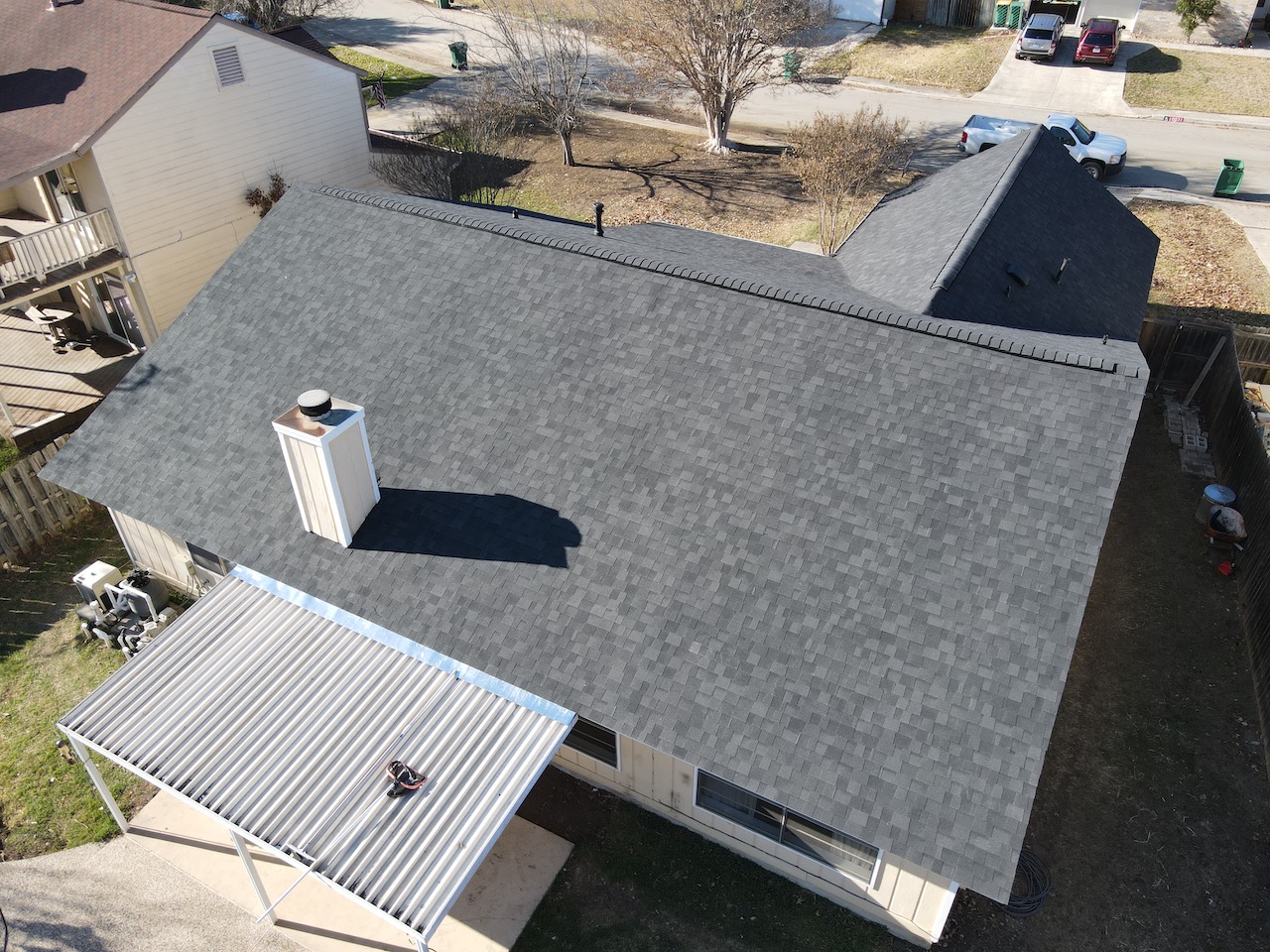 Florida home with Duration Onyx Black roof