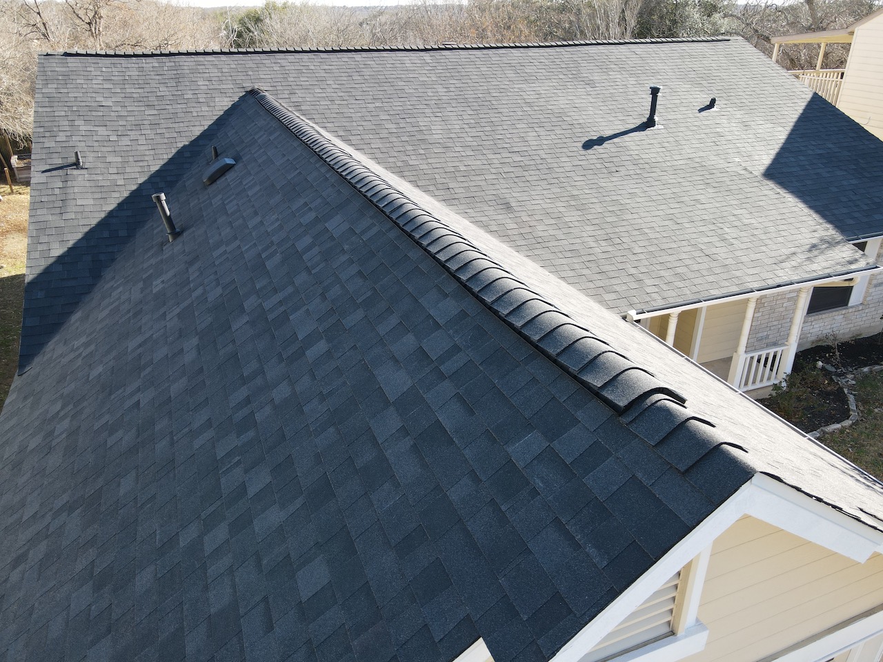 Florida home with Duration Onyx Black roof