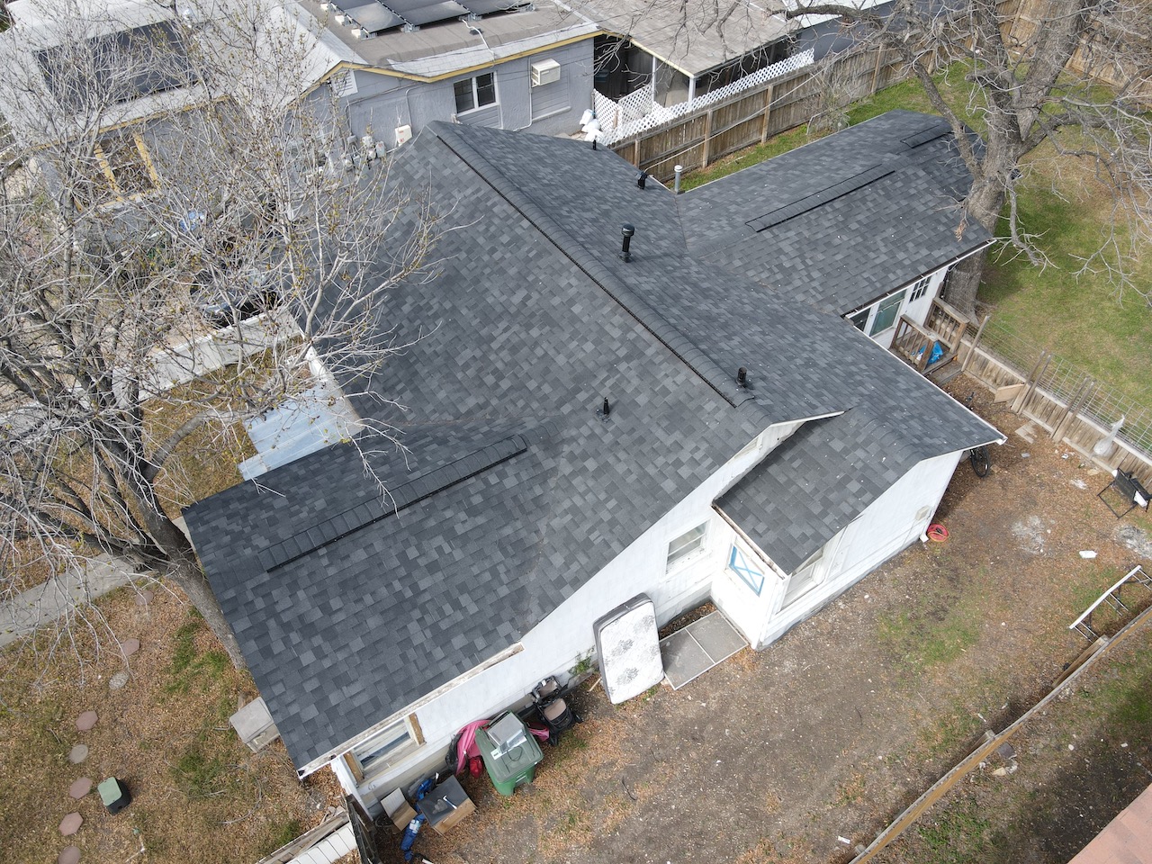 Florida home with Duration Onyx Black roof