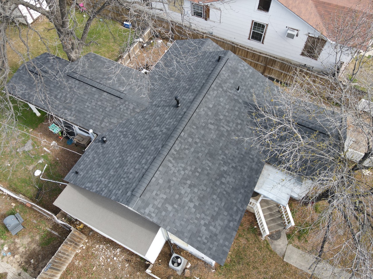 Florida home with Duration Onyx Black roof