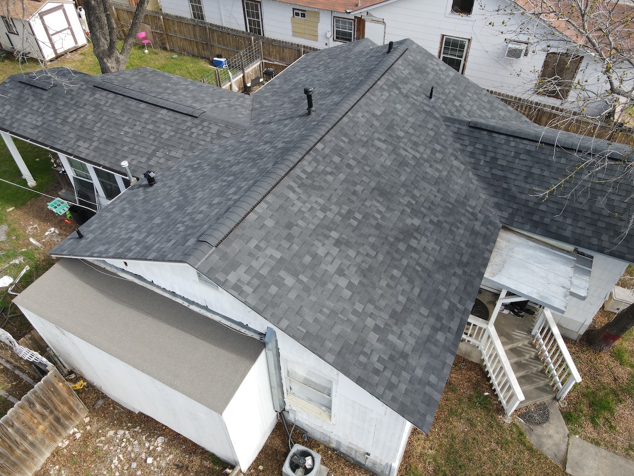 Florida home with Duration Onyx Black roof