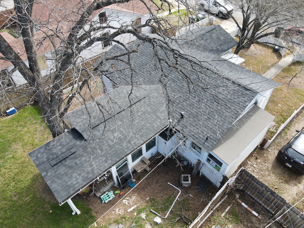 Florida home with Duration Onyx Black roof