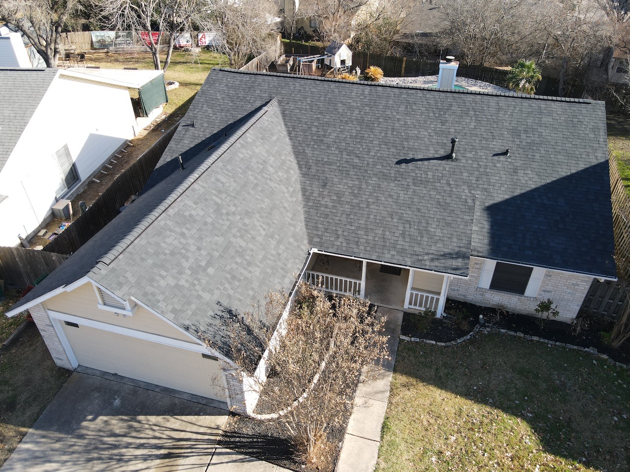 Florida home with Duration Onyx Black roof