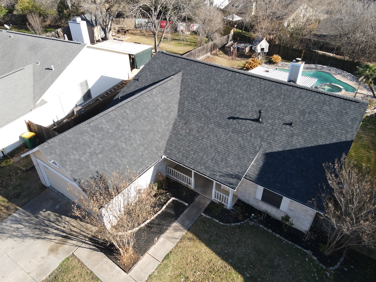Florida home with Duration Onyx Black roof