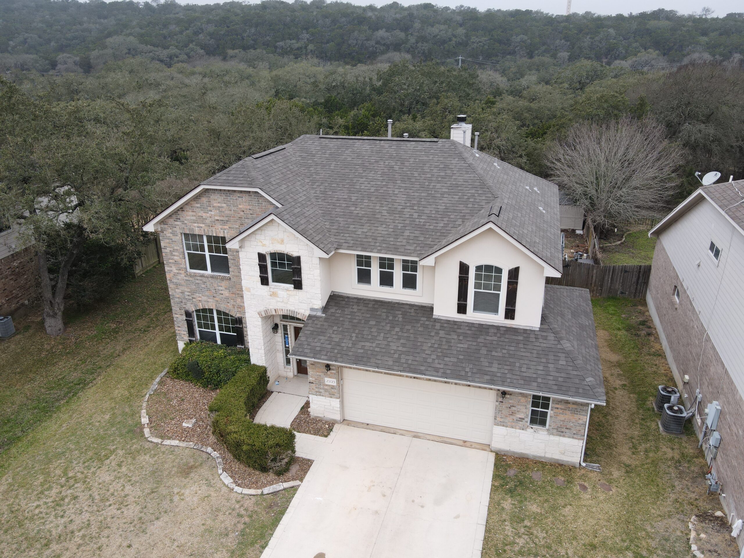 Florida home with Oakridge Driftwood roof