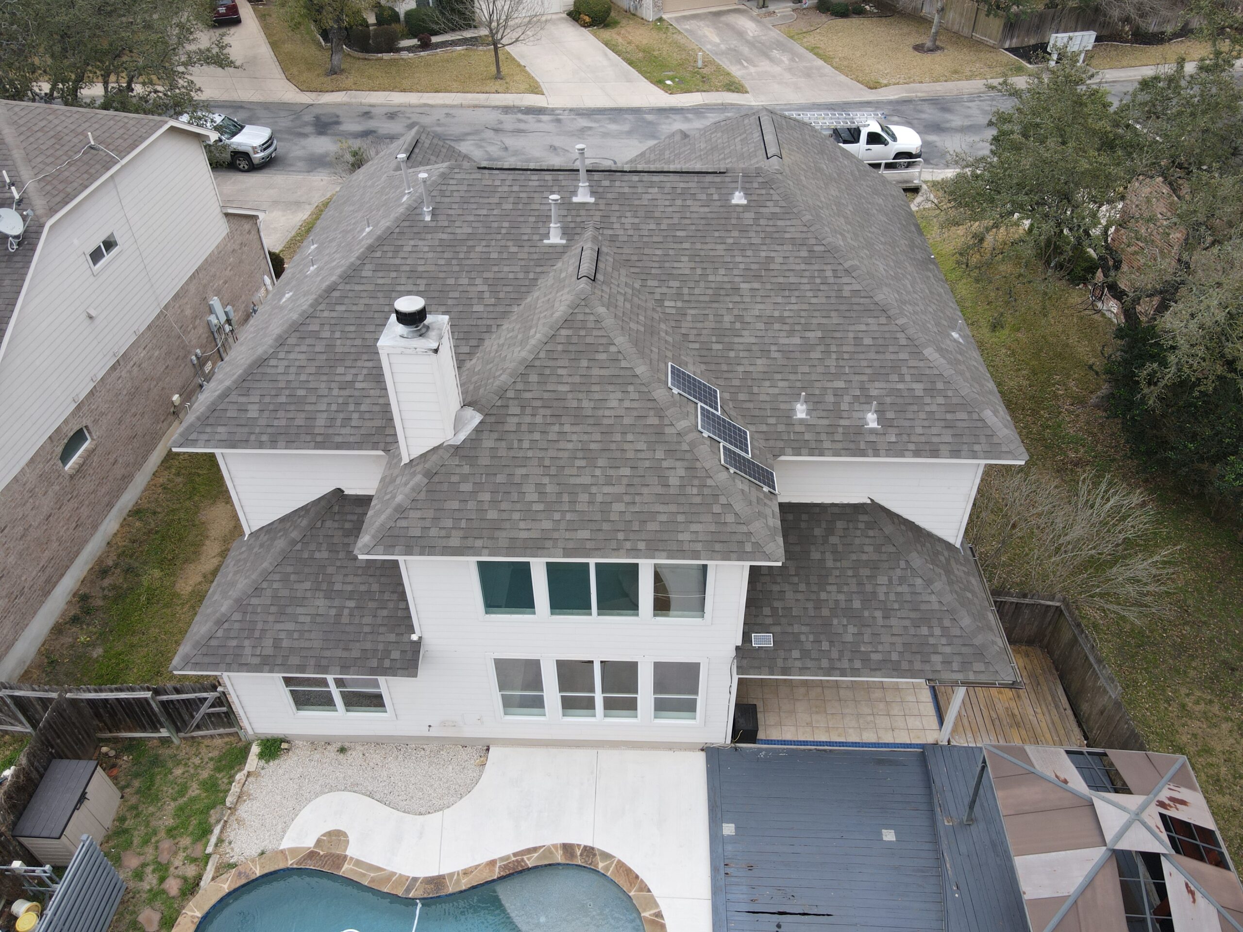Florida home with Oakridge Driftwood roof