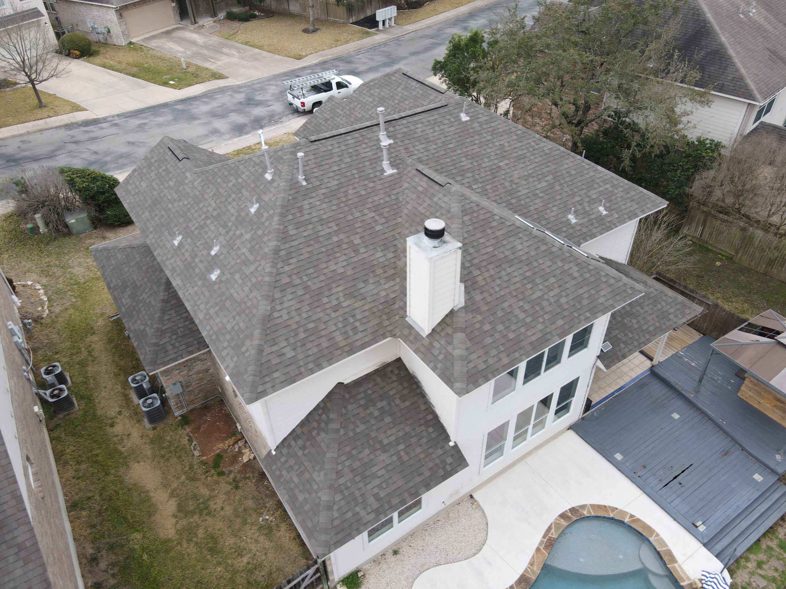 Florida home with Oakridge Driftwood roof