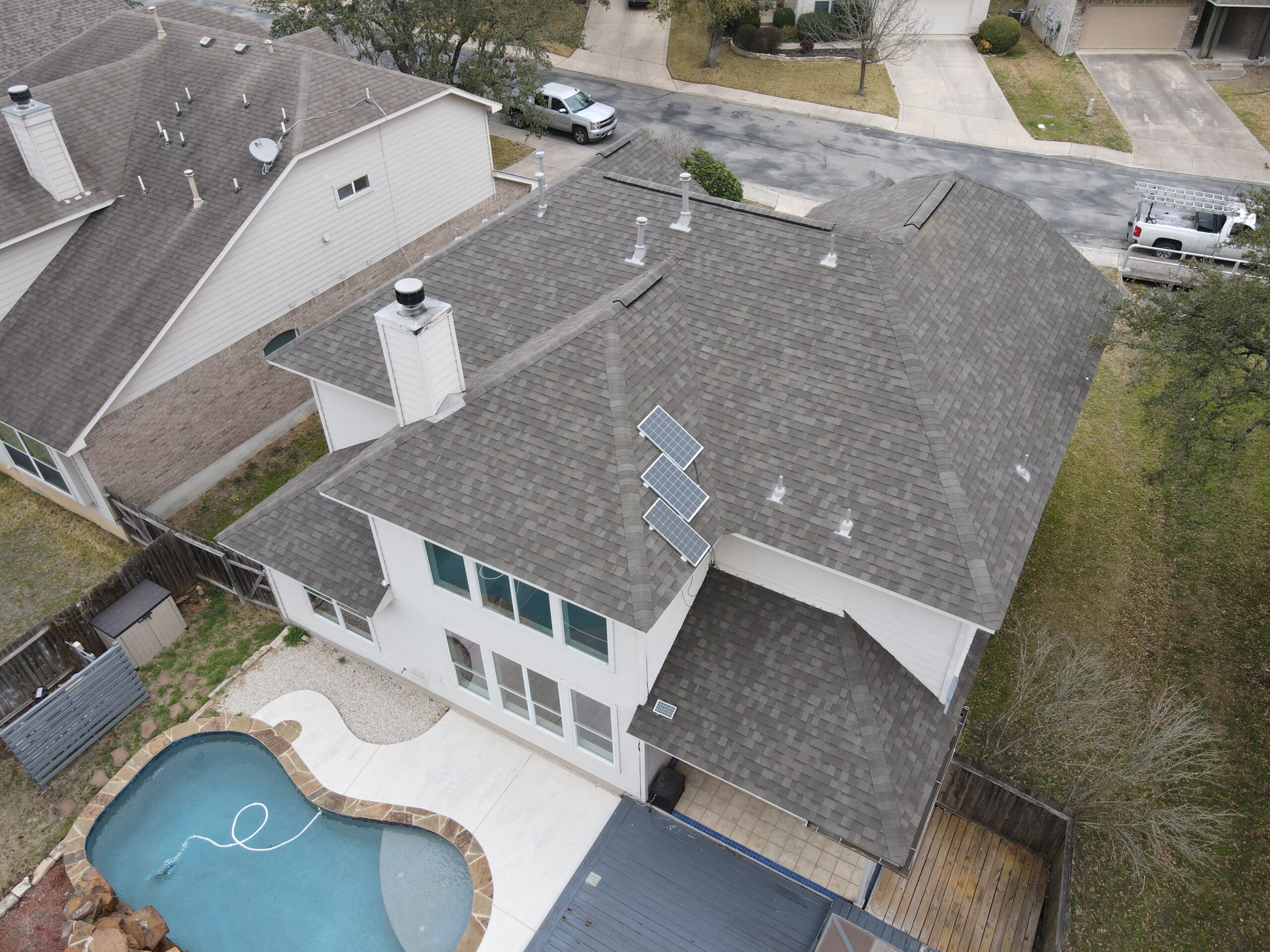 Florida home with Oakridge Driftwood roof