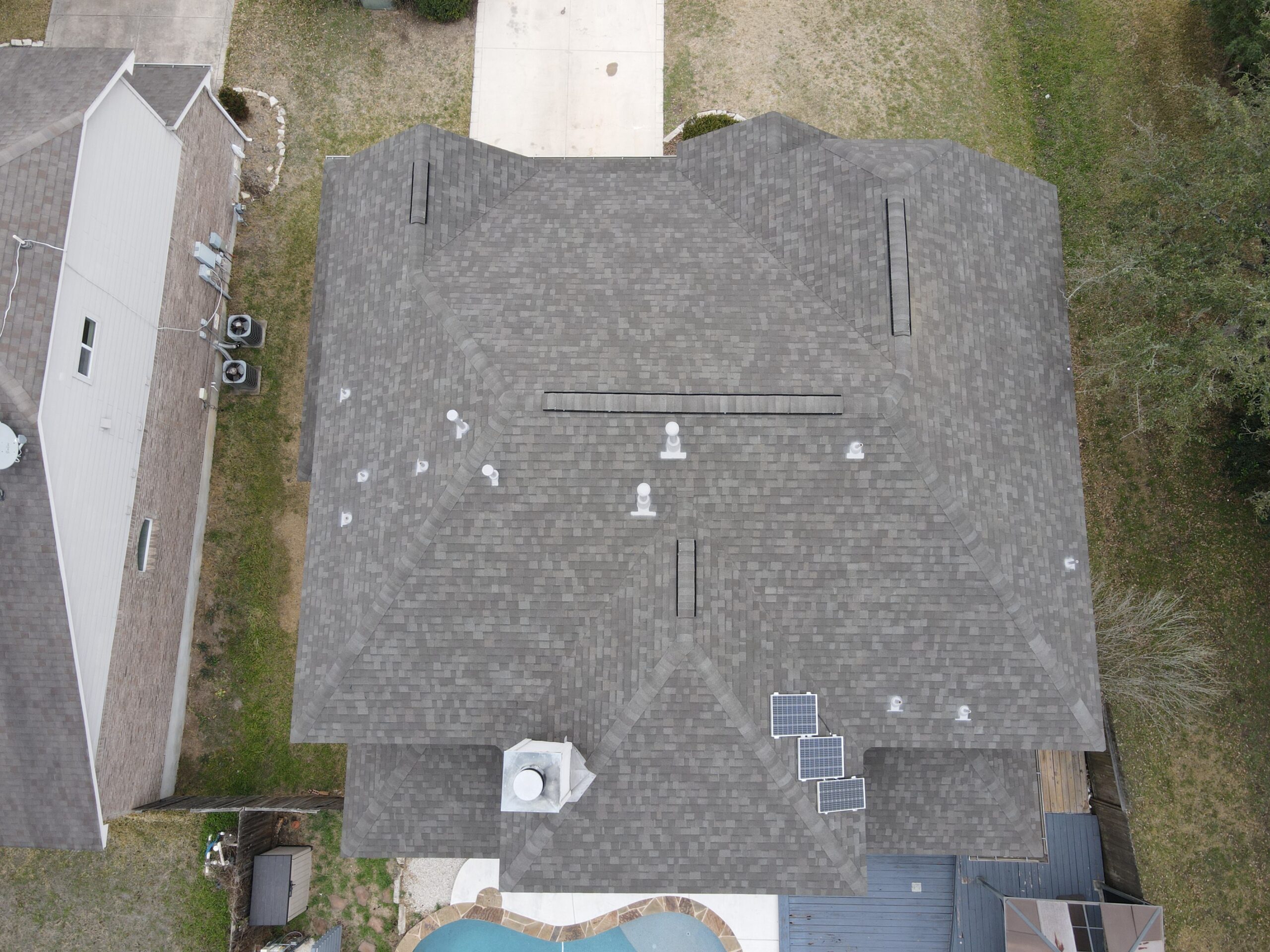 Florida home with Oakridge Driftwood roof