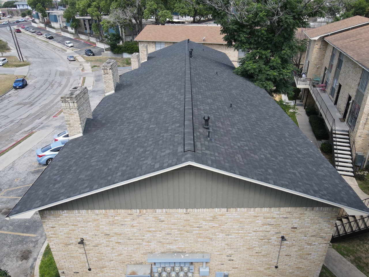 Florida home with Oakridge Onyx Black roof