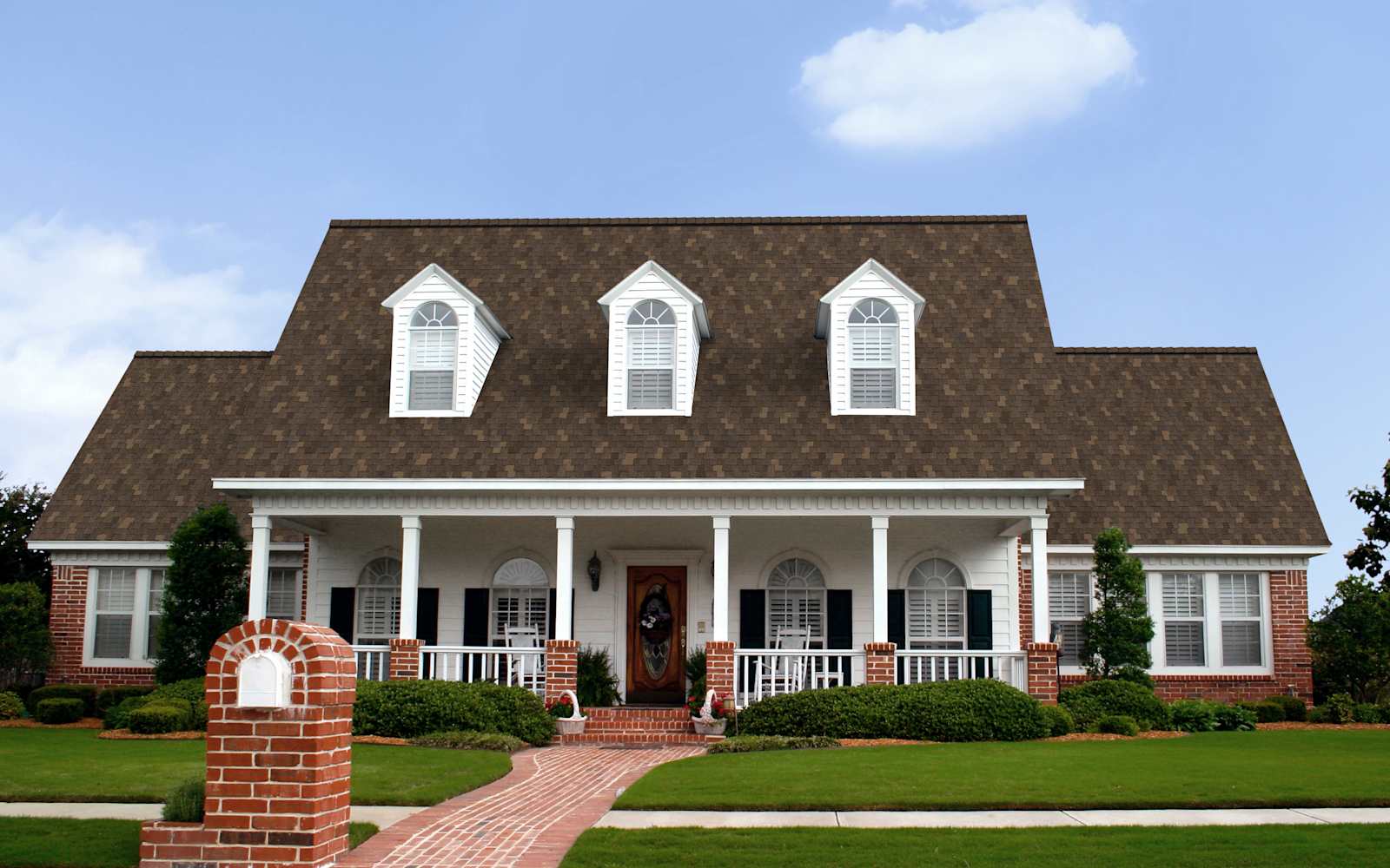 Florida home with Woodcrest Chestnut roof