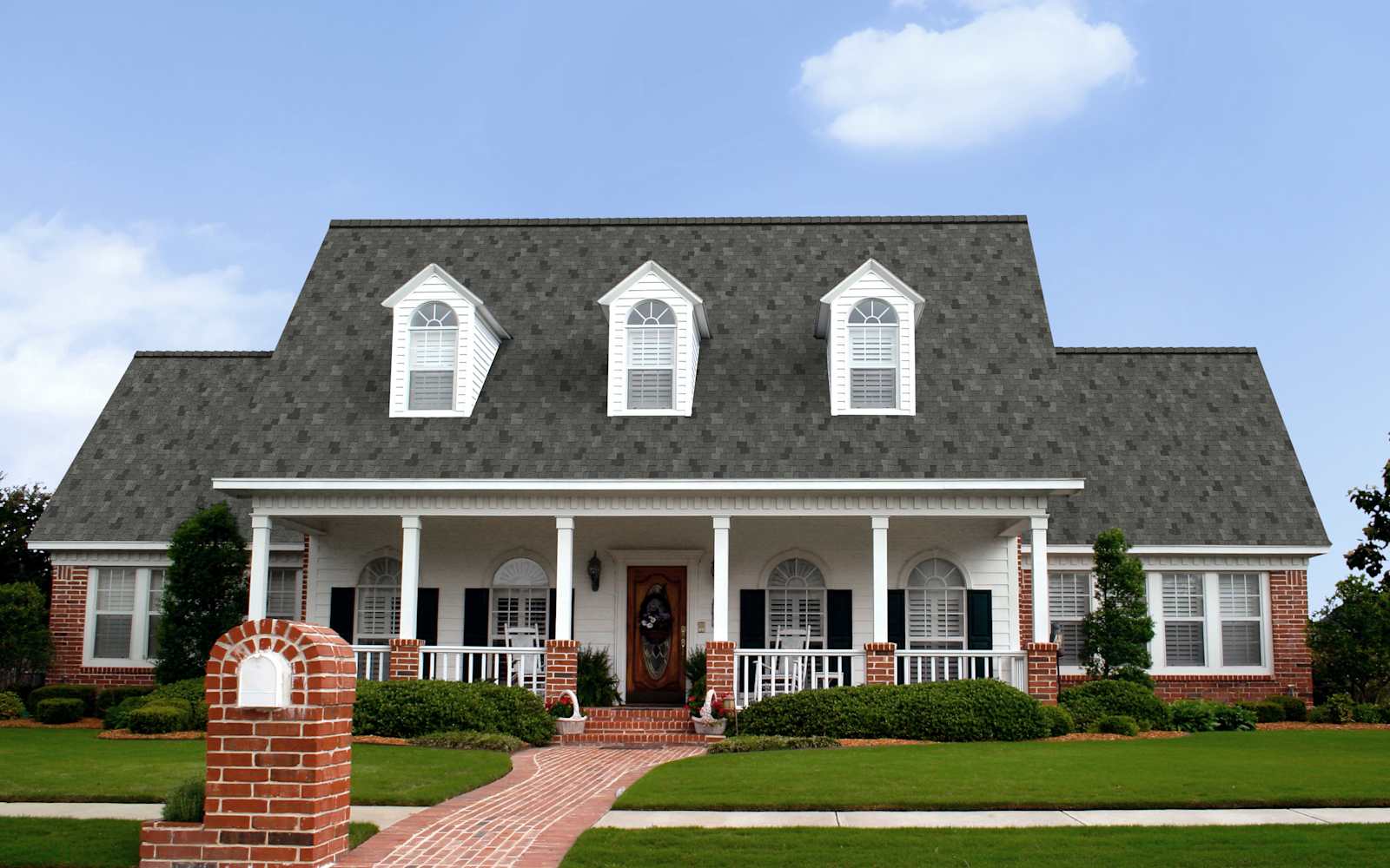 Home with Owens Corning Woodcrest Granite roof