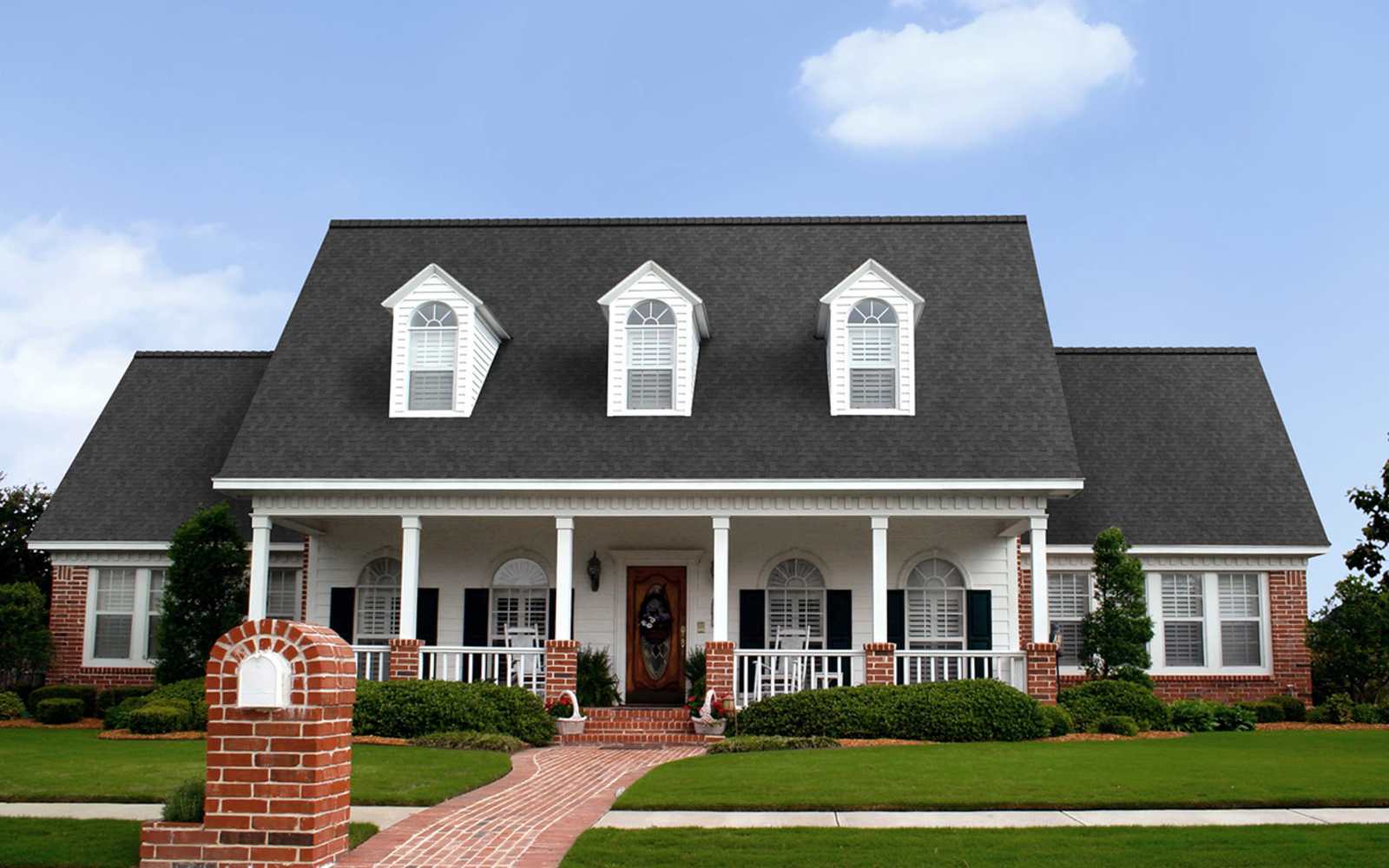 Home with Owens Corning Woodcrest Night Sky roof